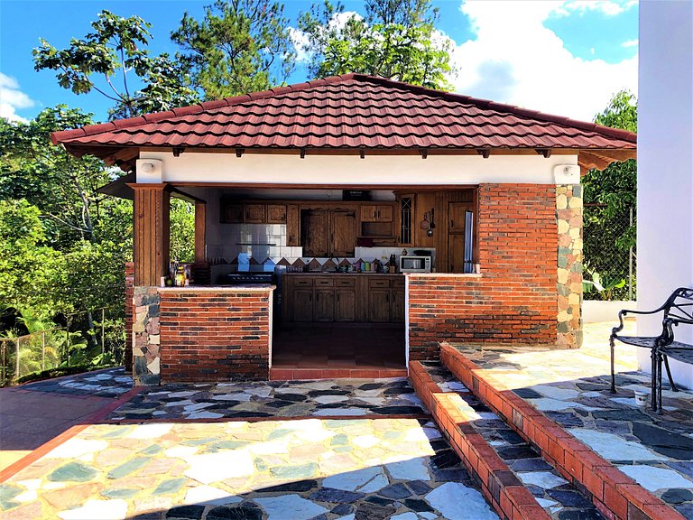 Villa Amila - Luxury Villa in Jarabacoa for 18 people