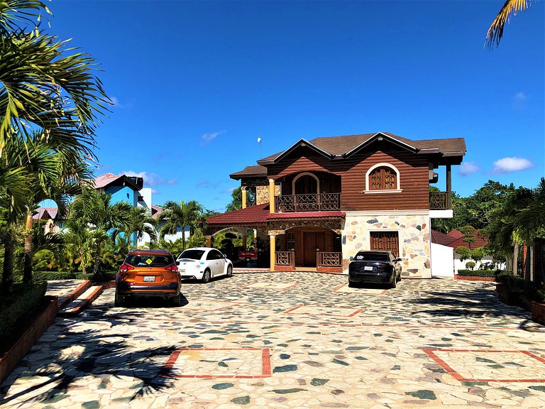 Villa Amila - Luxury Villa in Jarabacoa for 18 people