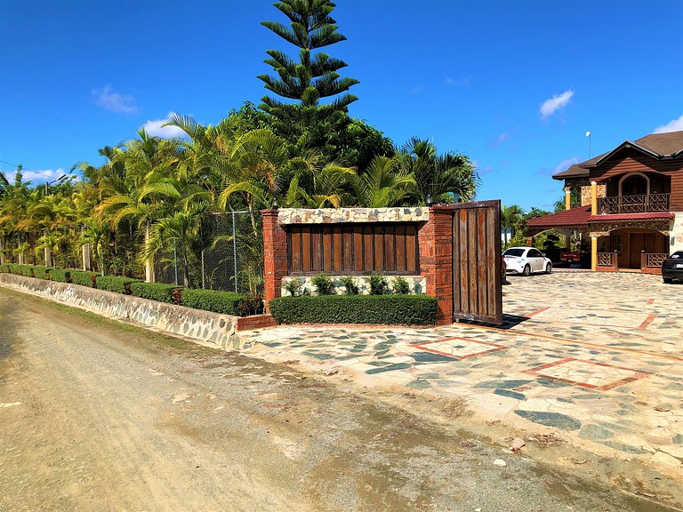 Villa Amila - Luxury Villa in Jarabacoa for 18 people