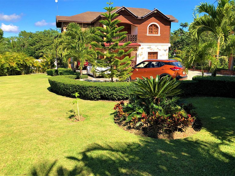 Villa Amila - Luxury Villa in Jarabacoa for 18 people
