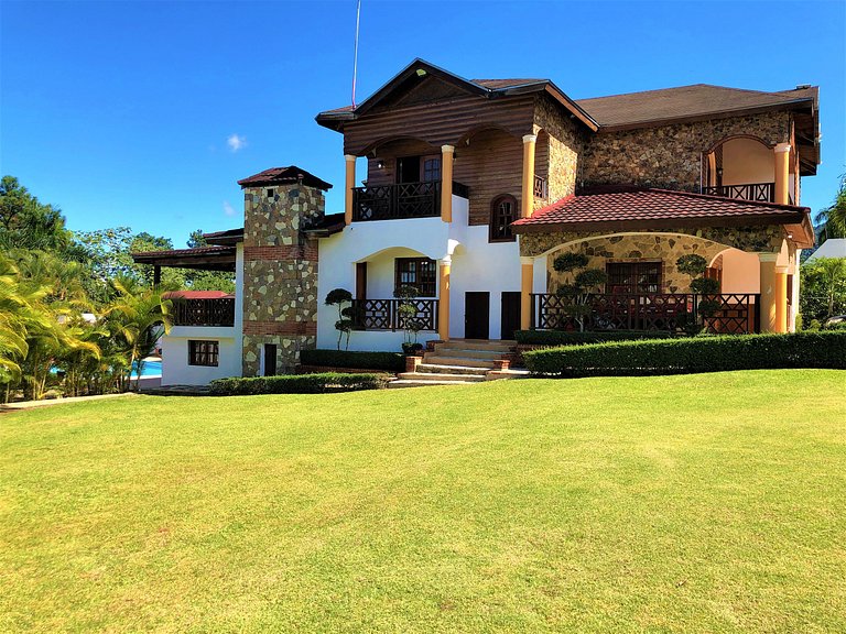 Villa Amila - Villa en Jarabacoa para 18 personas