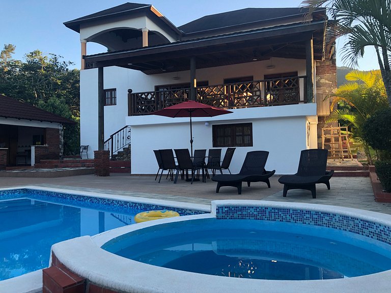 Villa Amila - Luxury Villa in Jarabacoa for 18 people