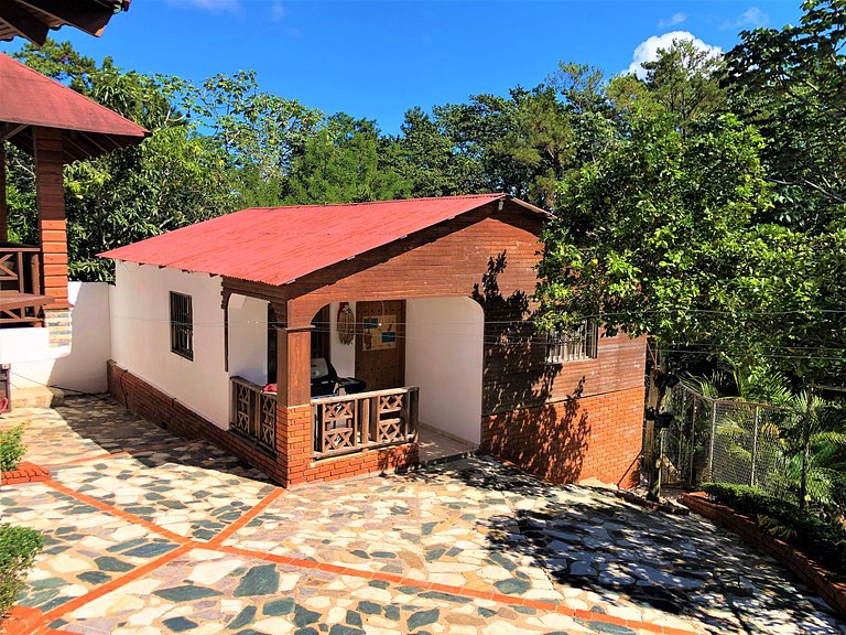 Villa Amila - Luxury Villa in Jarabacoa for 18 people