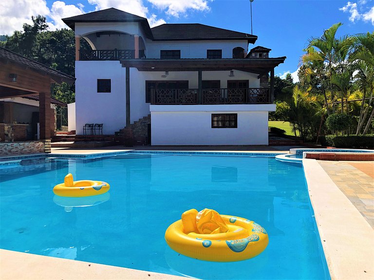 Villa Amila - Luxury Villa in Jarabacoa for 18 people