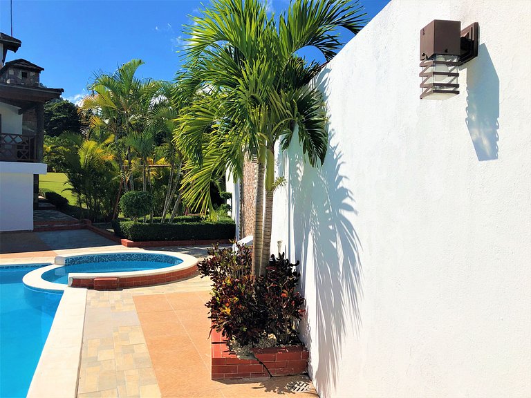 Villa Amila - Villa en Jarabacoa para 18 personas