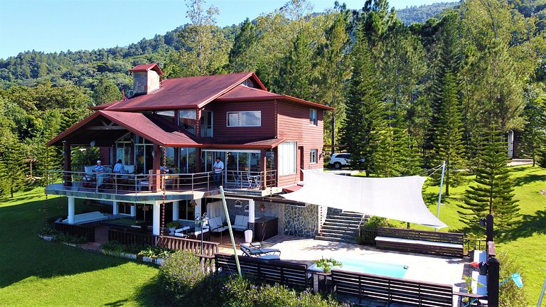 Villa Bartolo, Villa en Jarabacoa con vista a la montaña