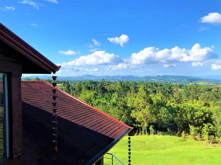 Villa Bartolo, Villa en Jarabacoa con vista a la montaña
