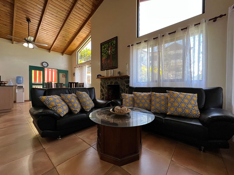 Villa Berry, villa in Jarabacoa with pool