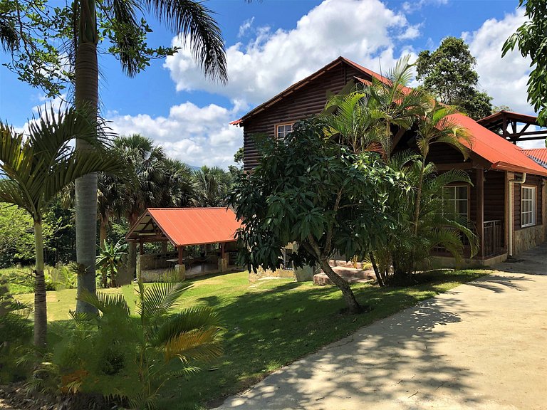 Green Sierra - Villa con piscina y jardines en Jarabacoa