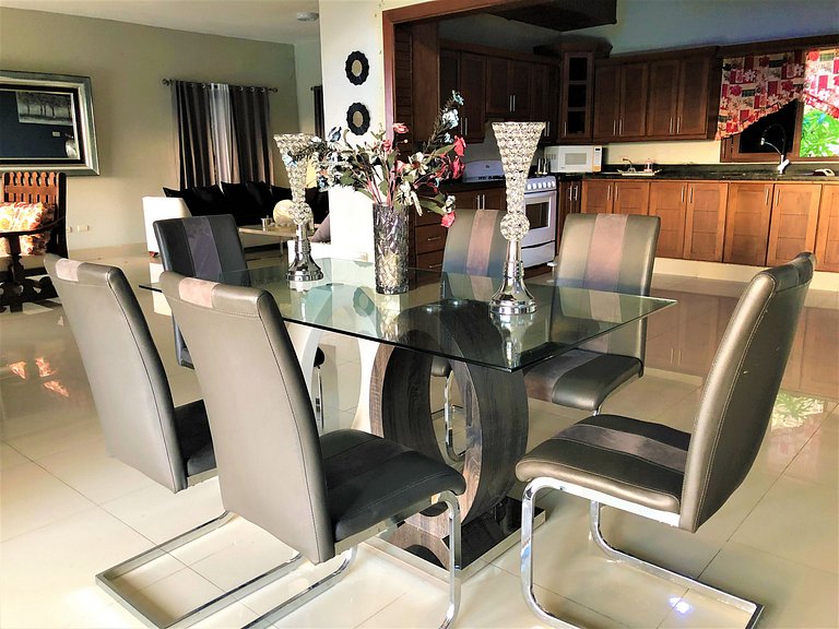 Villa For 16 PAX Close To The Town (5 minutes)
