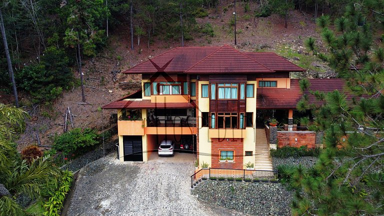 Lujosa Villa a 9 Mns. de Jarabacoa