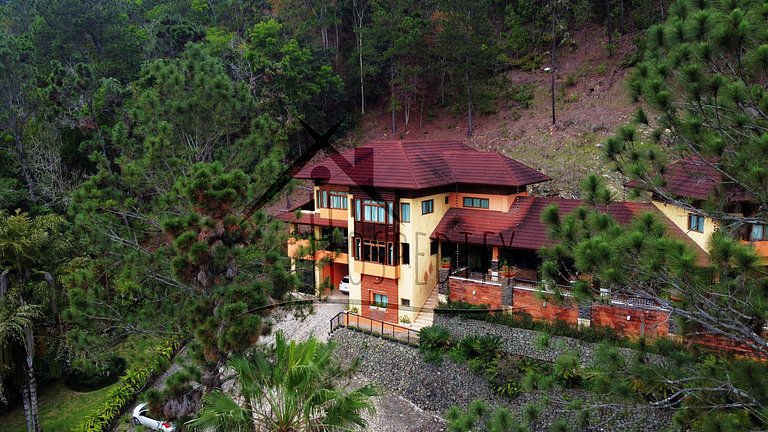 Luxurious Villa 9 Minutes from Jarabacoa