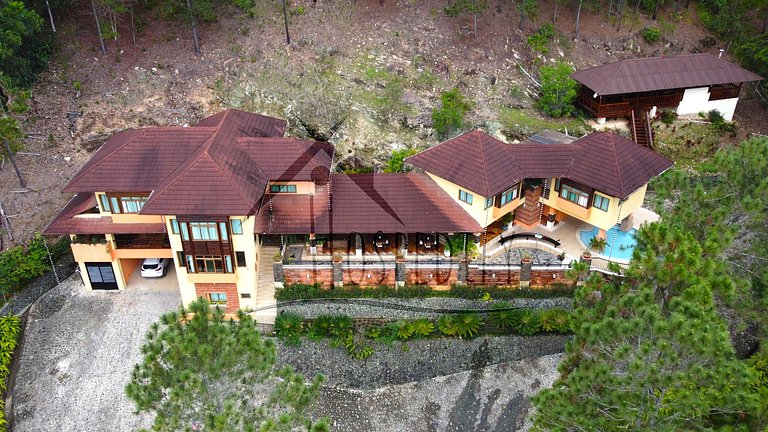 Luxurious Villa 9 Minutes from Jarabacoa