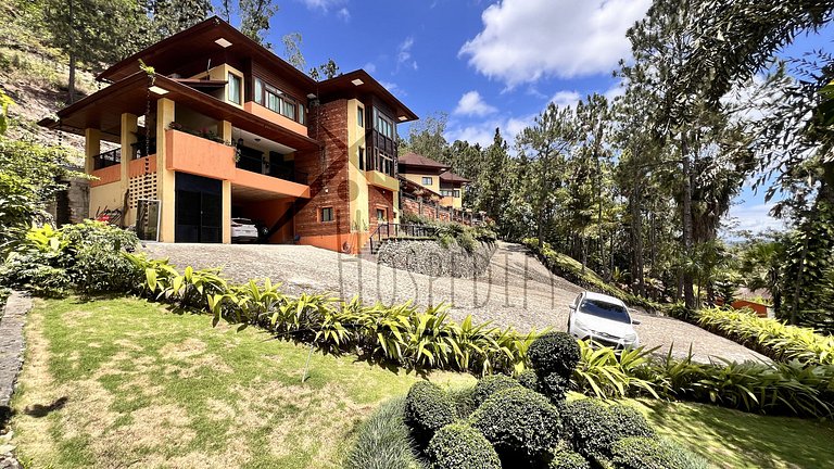 Lujosa Villa a 9 Mns. del Centro Cocna y lmpza inc