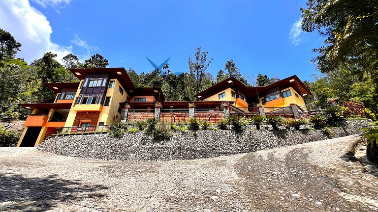 Lujosa Villa a 9 Mns. del Centro Cocna y lmpza inc