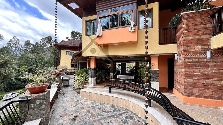 Lujosa Villa a 9 Mns. del Centro Cocna y lmpza inc