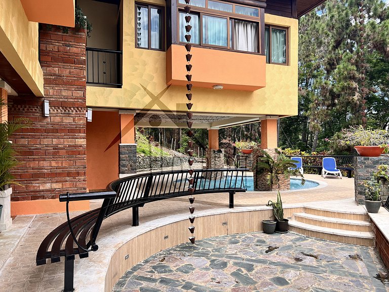 Lujosa Villa a 9 Mns. del Centro Cocna y lmpza inc