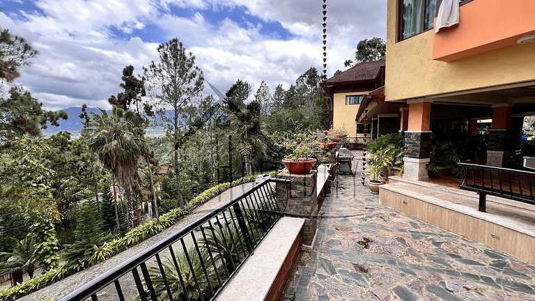 Lujosa Villa a 9 Mns. de Jarabacoa