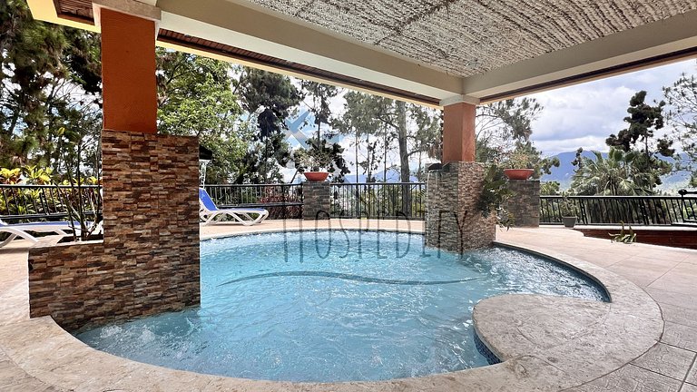 Lujosa Villa a 9 Mns. de Jarabacoa