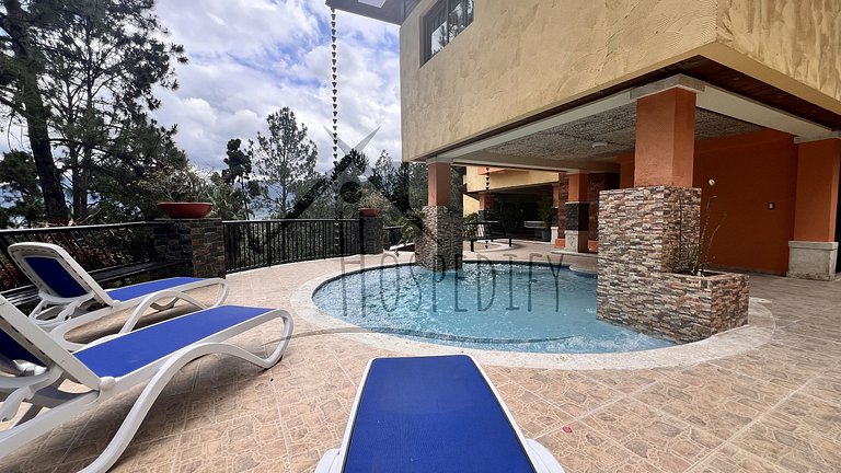 Luxurious Villa 9 Mins. from town ckng and clning