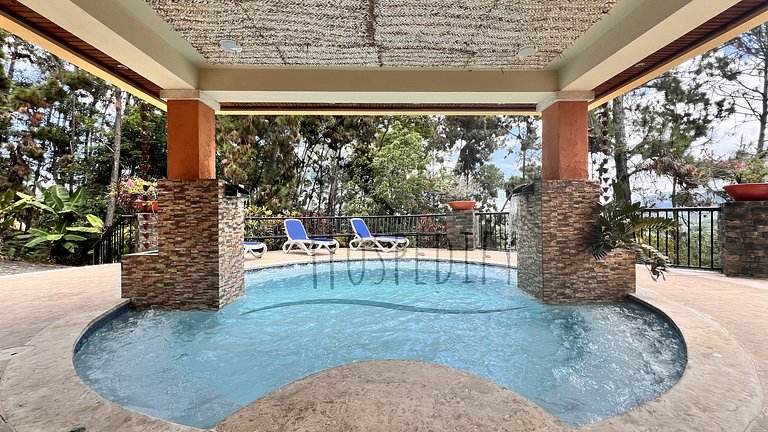 Luxurious Villa 9 Minutes from Jarabacoa