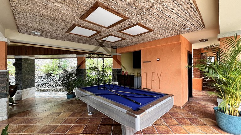 Lujosa Villa a 9 Mns. del Centro Cocna y lmpza inc