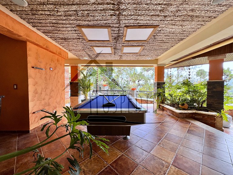 Luxurious Villa 9 Mins. from town ckng and clning