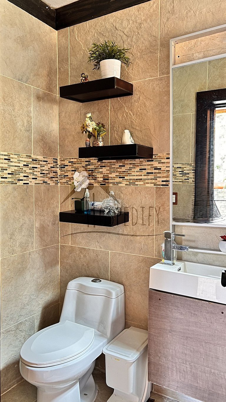 Luxurious Villa 9 Mins. from town ckng and clning