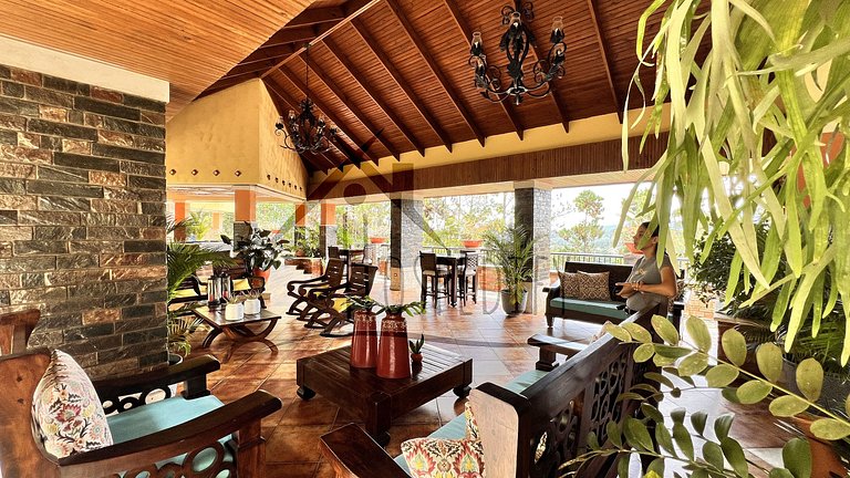Lujosa Villa a 9 Mns. del Centro Cocna y lmpza inc