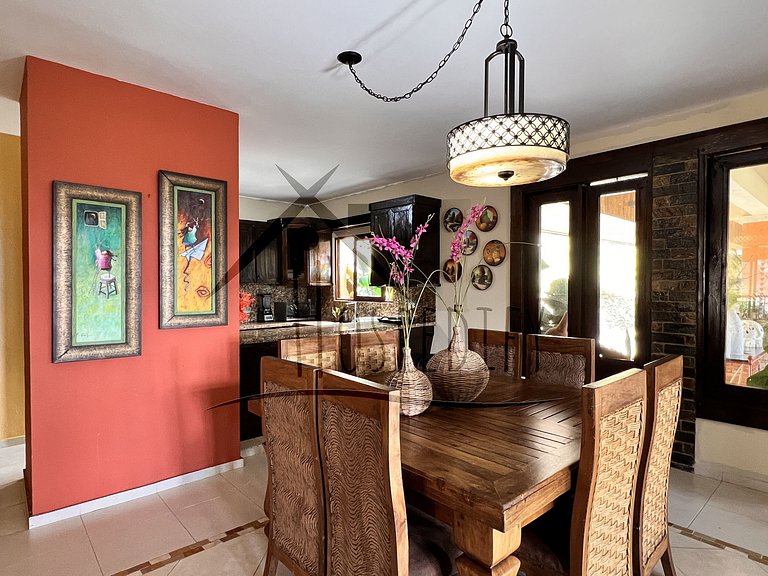 Luxurious Villa 9 Mins. from town ckng and clning