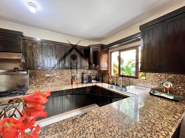 Luxurious Villa 9 Mins. from town ckng and clning