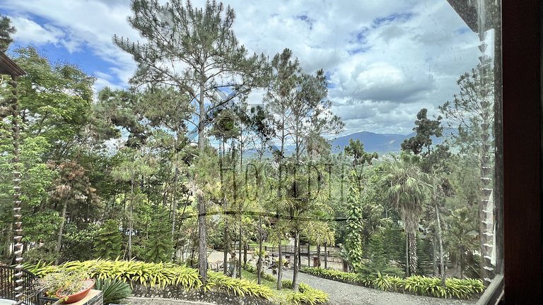 Lujosa Villa a 9 Mns. de Jarabacoa