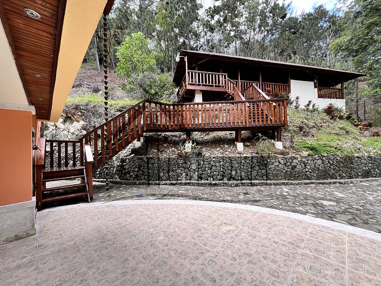 Lujosa Villa a 9 Mns. de Jarabacoa