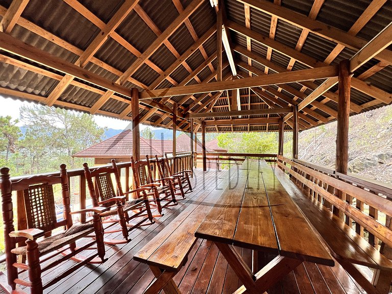 Luxurious Villa 9 Mins. from town ckng and clning