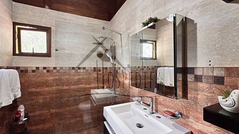 Luxurious Villa 9 Mins. from town ckng and clning