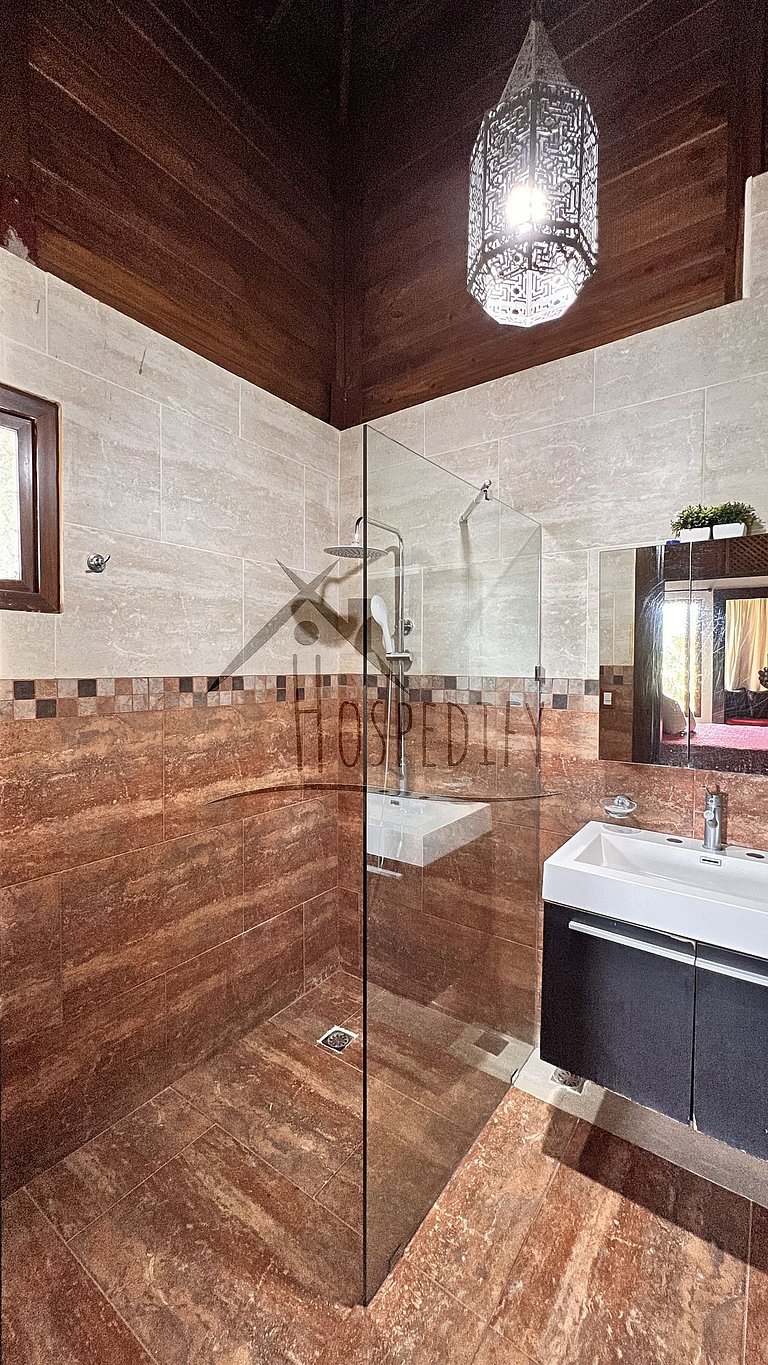 Luxurious Villa 9 Mins. from town ckng and clning