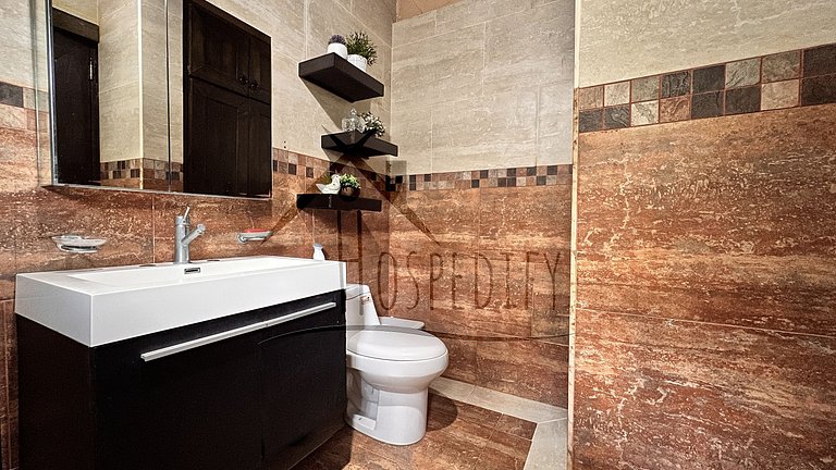 Luxurious Villa 9 Mins. from town ckng and clning