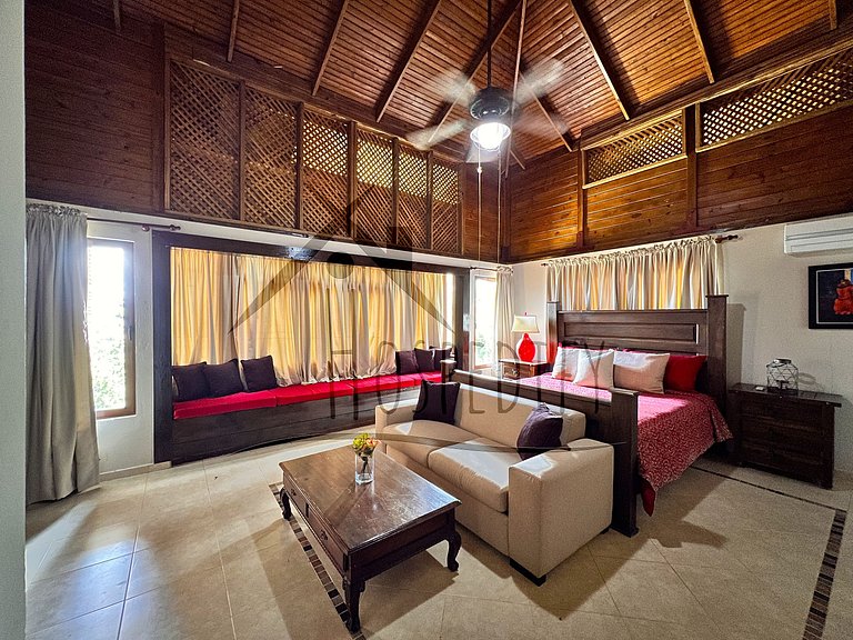 Luxurious Villa 9 Mins. from town ckng and clning