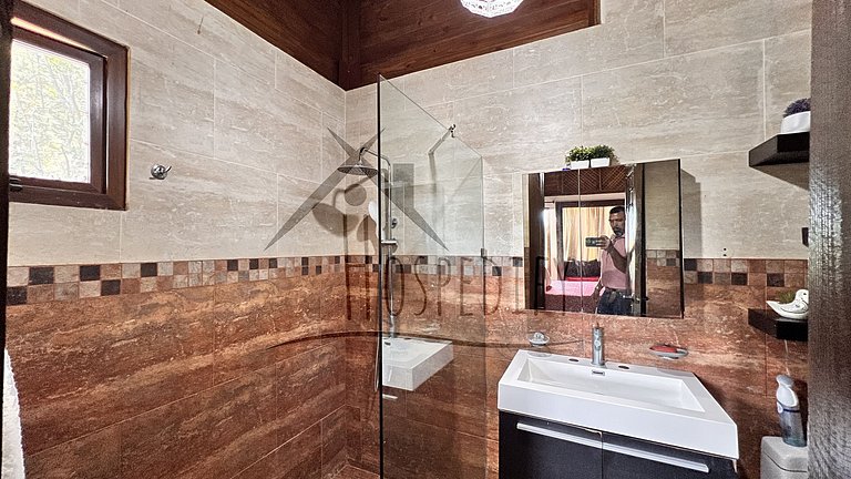 Luxurious Villa 9 Mins. from town ckng and clning