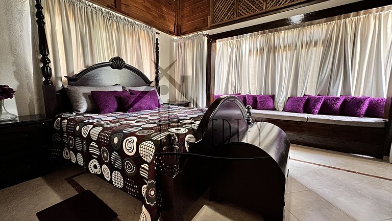 Luxurious Villa 9 Mins. from town ckng and clning