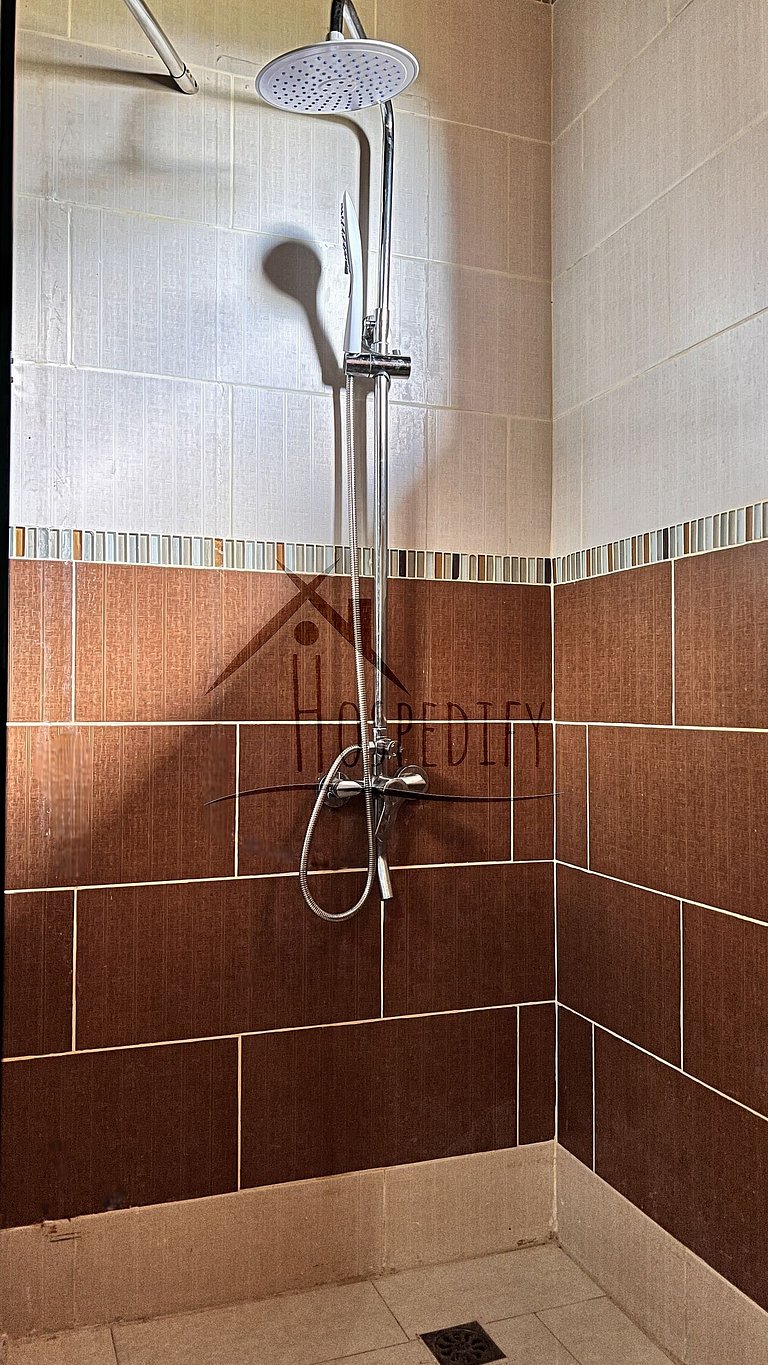 Luxurious Villa 9 Mins. from town ckng and clning