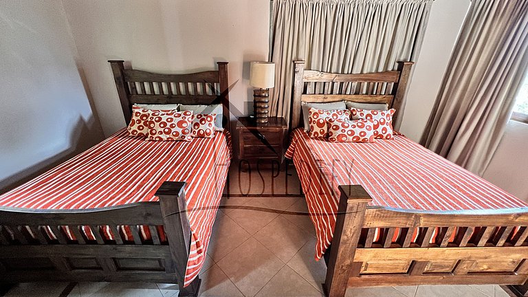 Luxurious Villa 9 Mins. from town ckng and clning