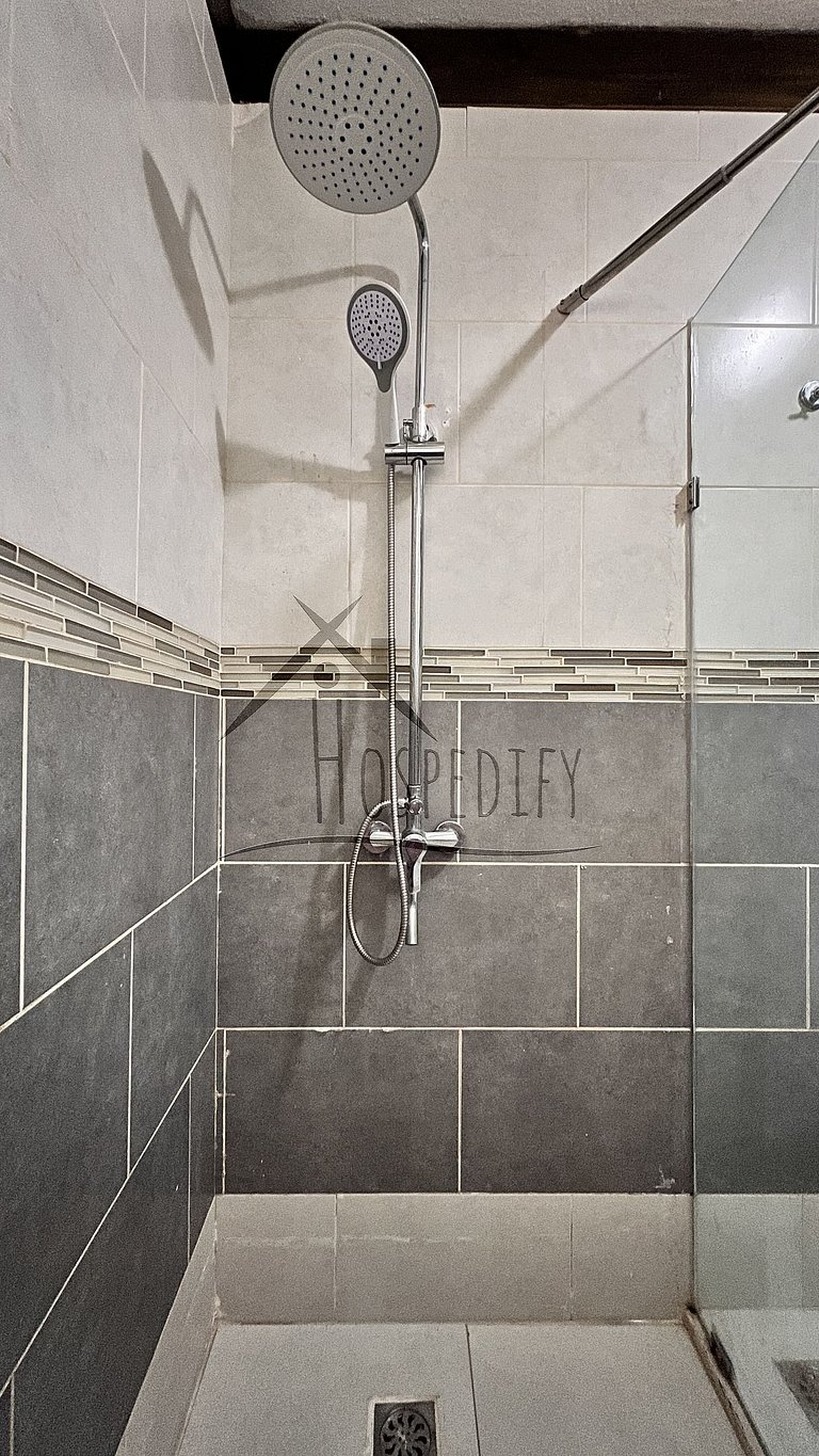 Luxurious Villa 9 Mins. from town ckng and clning