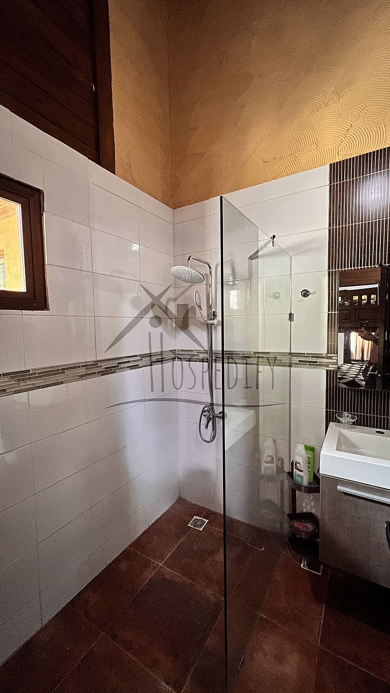 Luxurious Villa 9 Mins. from town ckng and clning