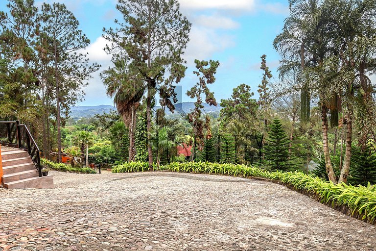 Luxurious Villa 9 Minutes from Jarabacoa