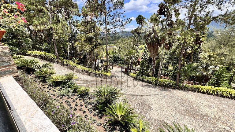 Luxurious Villa 9 Mins. from town ckng and clning