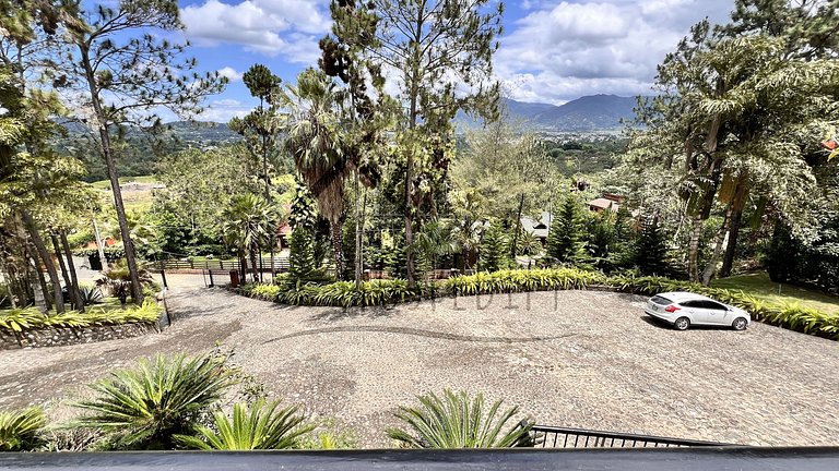Luxurious Villa 9 Minutes from Jarabacoa