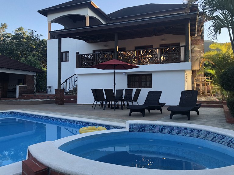Villa Amila - Villa en Jarabacoa para 18 personas