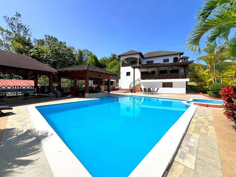 Villa Amila - Villa en Jarabacoa para 18 personas