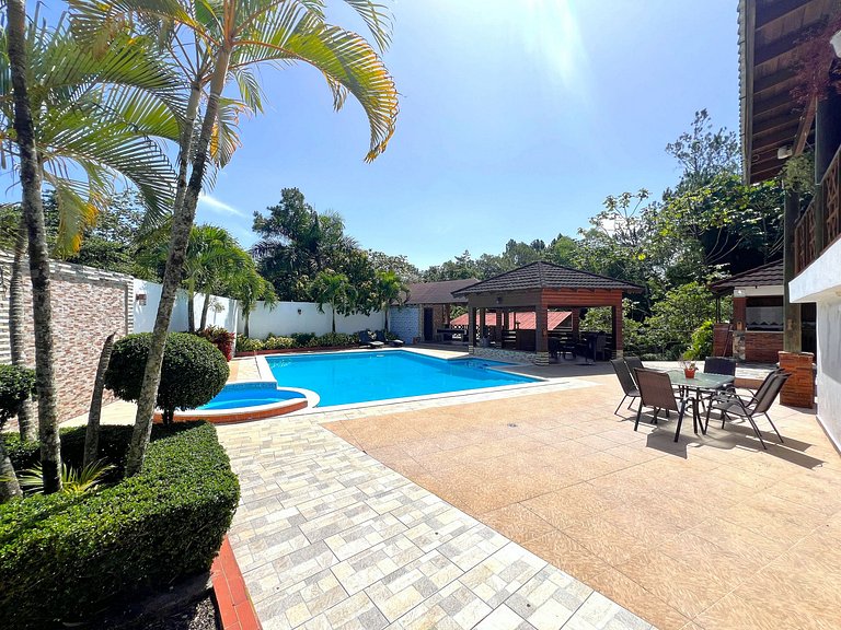 Villa Amila - Villa en Jarabacoa para 18 personas